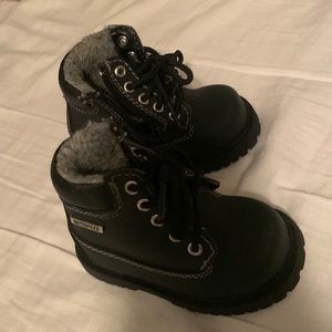 Heavy duty size 5 toddler shoes